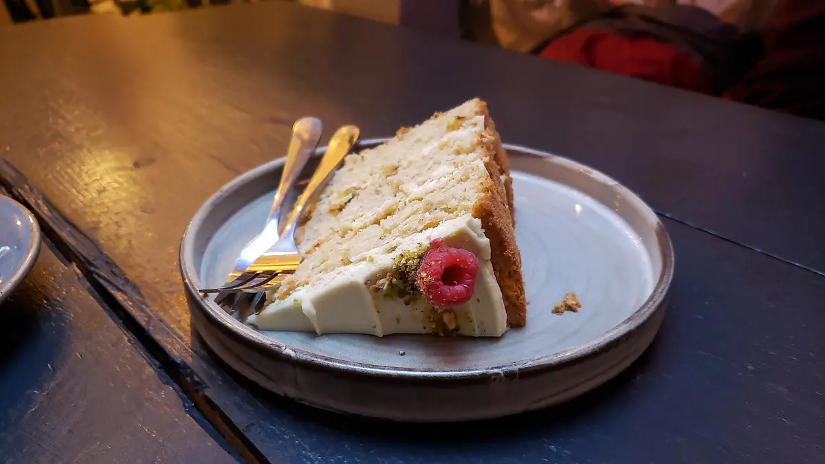 @143 – cake shop in Rockbeare, Cranbrook